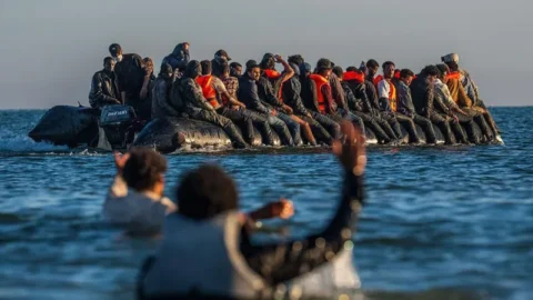 4e651930 6a37 11f1 9b8b e9d622652531.jpg 480x270 - Migrants risk hypothermia on longer boat crossings
